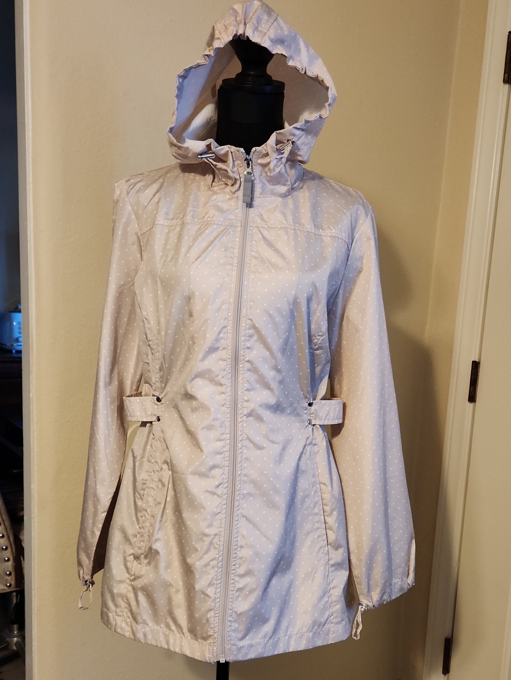 Jones New York Lightweight Beige Polka Dot Hooded Packable Rain- Windbreaker